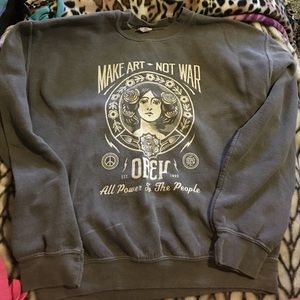 Obey crew neck barely worn