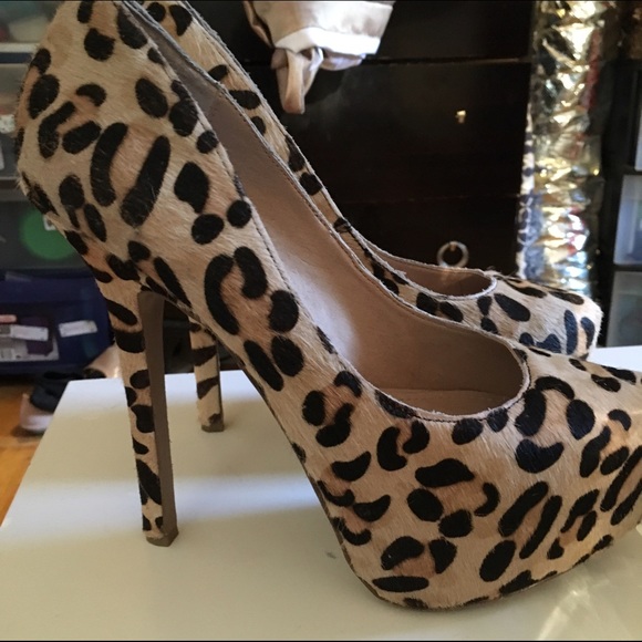 Steve Madden Leopard Pumps