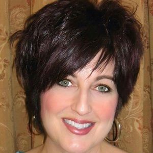 Meet your Posher, Dina