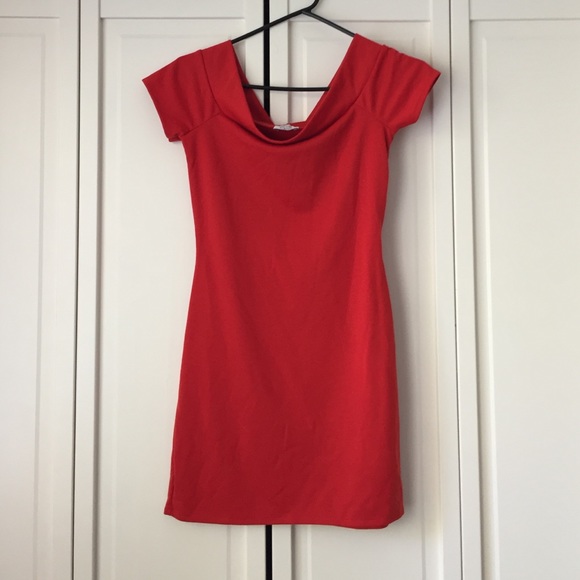 Red bodycon off the shoulder Zara size S dress