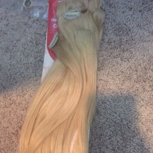 Light blonde 20" hair extensions