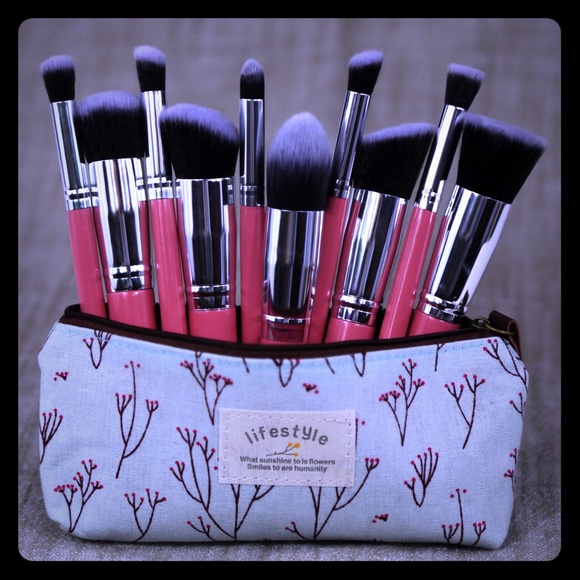 10 Piece Kabuki Cosmetic Brush Set
