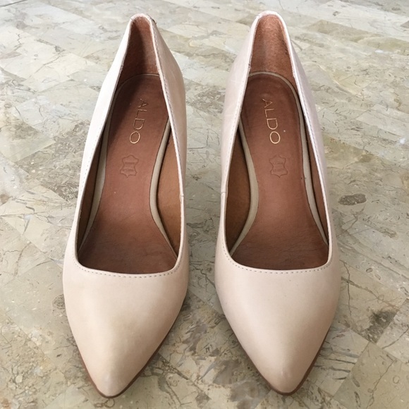 Nude Pumps