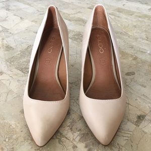 Nude Pumps
