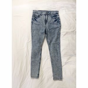 BDG acid wash High rise twig ankle skinny jeans!
