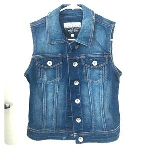 Sleeveless denim jacket