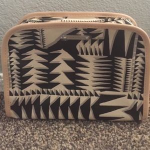 Stella & Dot Beauty Bag Tribal Geo Print.