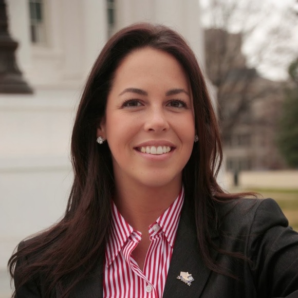 Meet your Posher, Erin - Picture 1 of 1