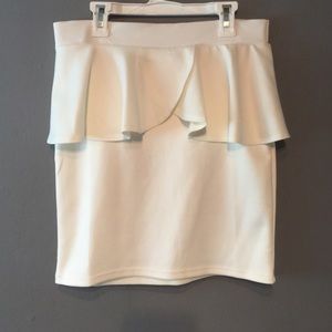 🔴LAST MARKDOWN🔴Body Central white peplum skirt