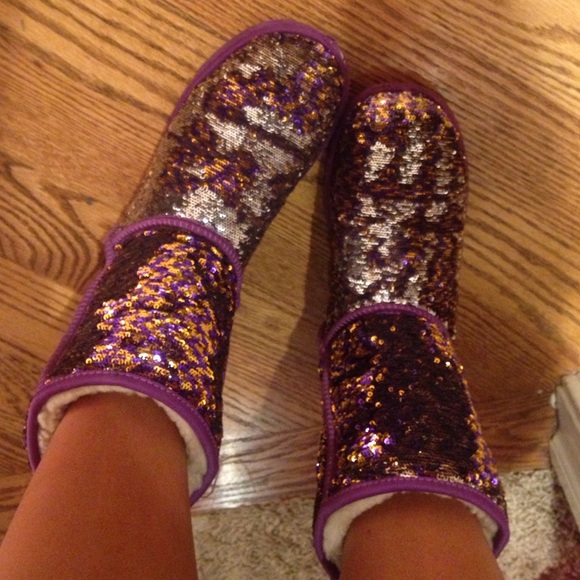 reversable sequence uggs - Picture 2 of 4