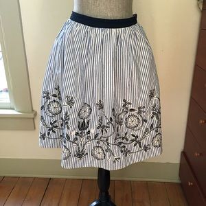 Boden gathered embroidered skirt. Size 10