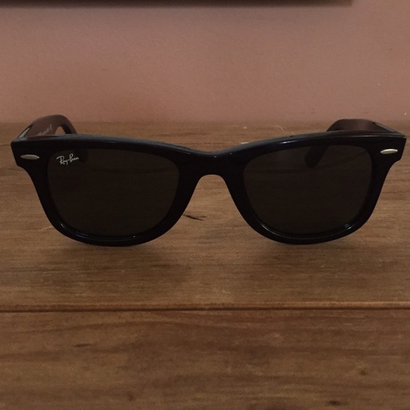 Black Ray-Ban Wayfarers