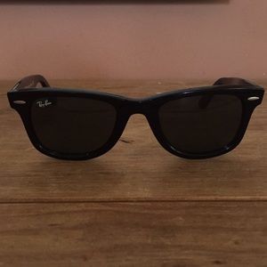 Black Ray-Ban Wayfarers