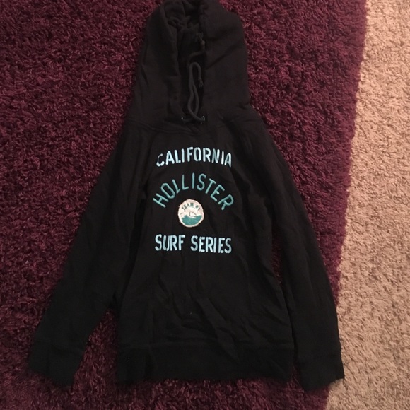 Navy & light blue hoodie.