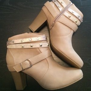 ✨Flash Sale ✨ Jennifer Lopez ankle boots with box