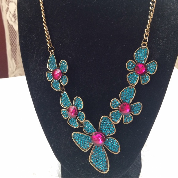 HOLIDAY SALE! Crystal Gold Statement Necklace🍾 - Picture 3 of 4