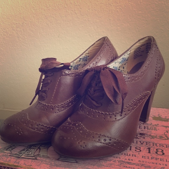 American Eagle (Payless) Oxford Pumps Dark Brown