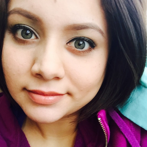 Meet your Posher, Alicia