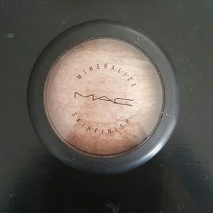 AUTHENTIC MAC MSF Highlighter: Soft & Gentle
