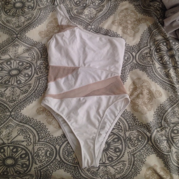 SEE THRU ONE PIECE SWIMSUIT👀 Size S (2-4)