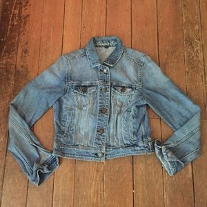 AMERICAN EAGLE JEAN JACKET SIZE SMALL