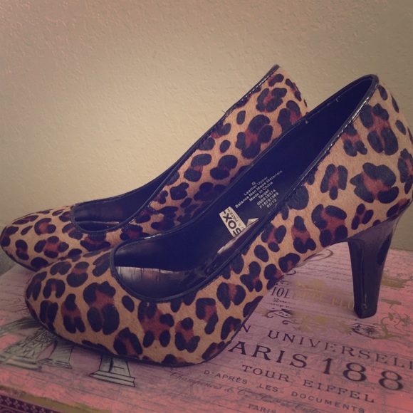 Merona Leopard Print Pumps Size 6
