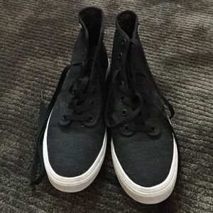 HIGH TOP DARK GREY VANS