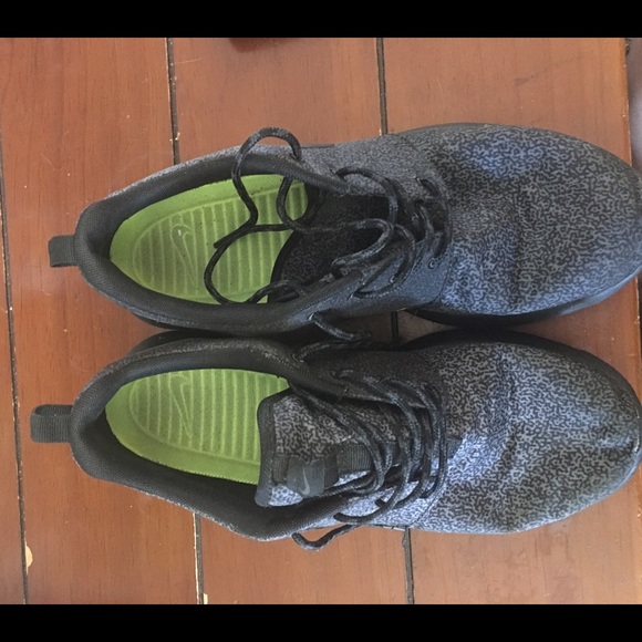 Black cheetah roshe runs
