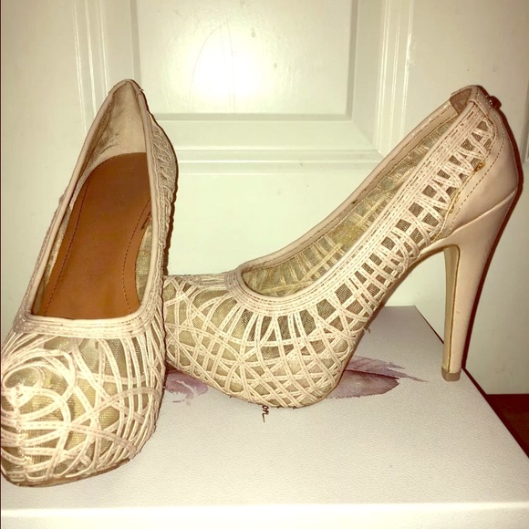 Calvin Klein 👠 Nude Pump