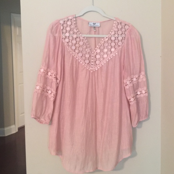 Light and airy top - Picture 1 of 2