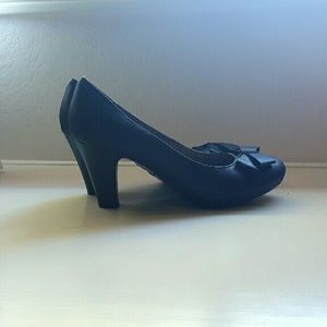 Madeline Stuart short heels.