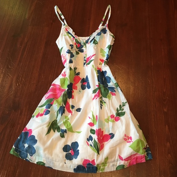 Hollister Dresses & Skirts - Hollister flower dress