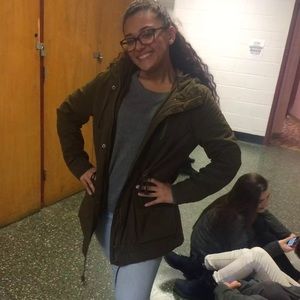 Meet your Posher, Kassandra