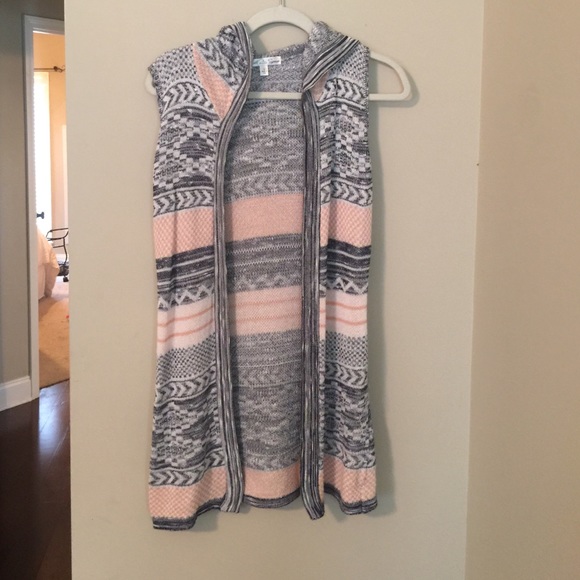Hooded sweater vest