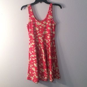 Super cute, size small dress. Very comfortable!!