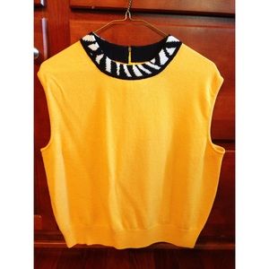 St. John sleeveless pullover! 💛