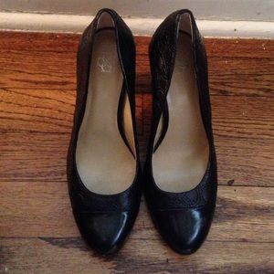 Black Ann Taylor pumps