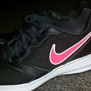 Athletic shoes