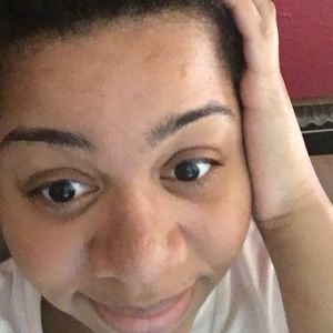 Meet your Posher, Dominique