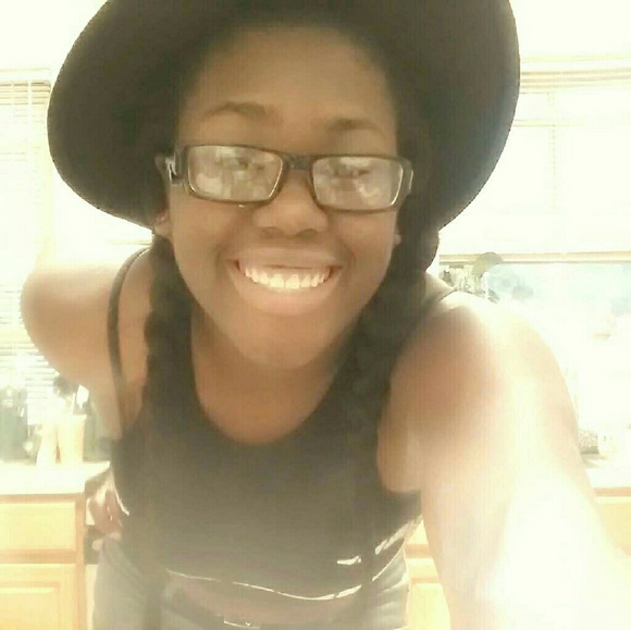 Meet your Posher, Laura