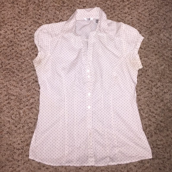 Super cute button town shirt👚