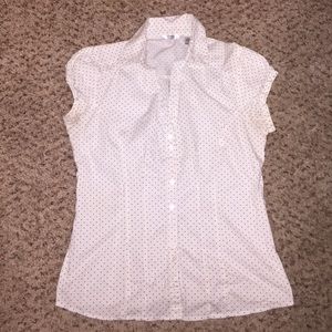 Super cute button town shirt👚