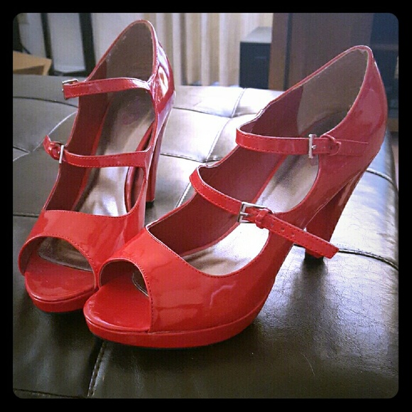 red patent leather pumps wide width