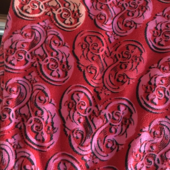 LuLaRoe Valentine's Day Leggings in ONE SIZE