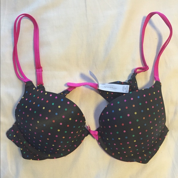 NWOT VS 34B push up bra. Super cute!