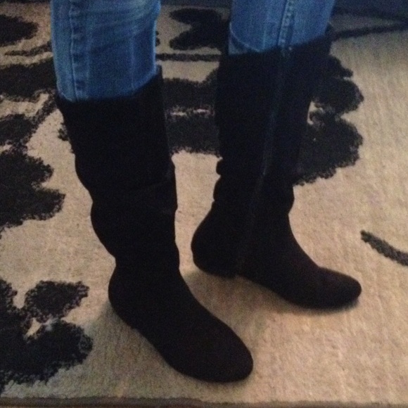 ✨Classic Black boots/ zip ups✨