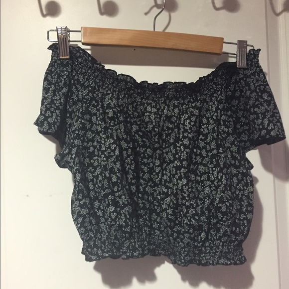 KIMCHI BLUE off the shoulder floral crop top