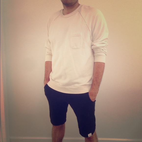Men's Sweater - Picture 1 of 3