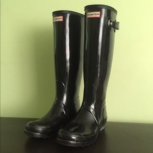 Tall black Hunter rainboots