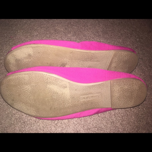 Shoes - Picture 2 of 2